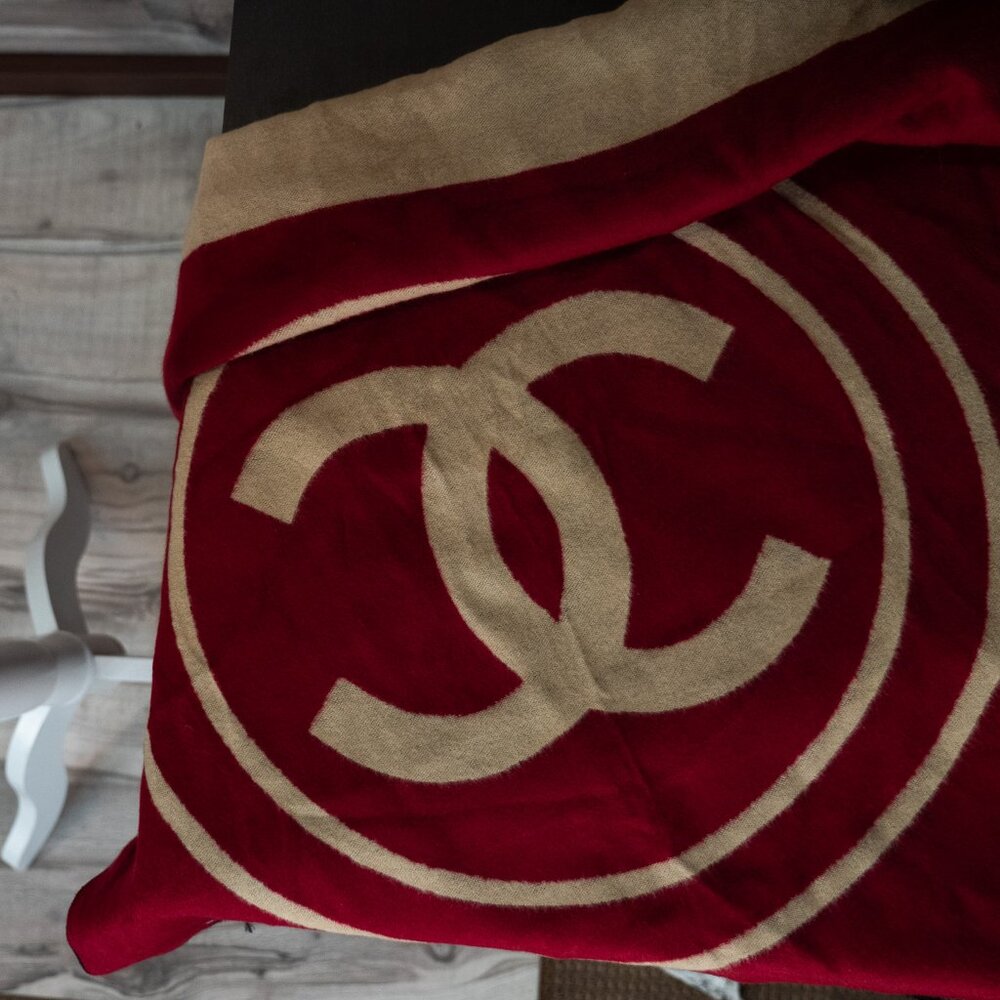 Chanel cashmere/ wool Red and cream scarf - Picture 5 of 5